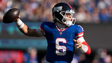 New York Giants quarterback Jaxson Dart (6) looks to throw a pass during a week 9 game between New York Giants and San Francisco 49ers at MetLife Stadium on Sunday, Nov. 2, 2025.