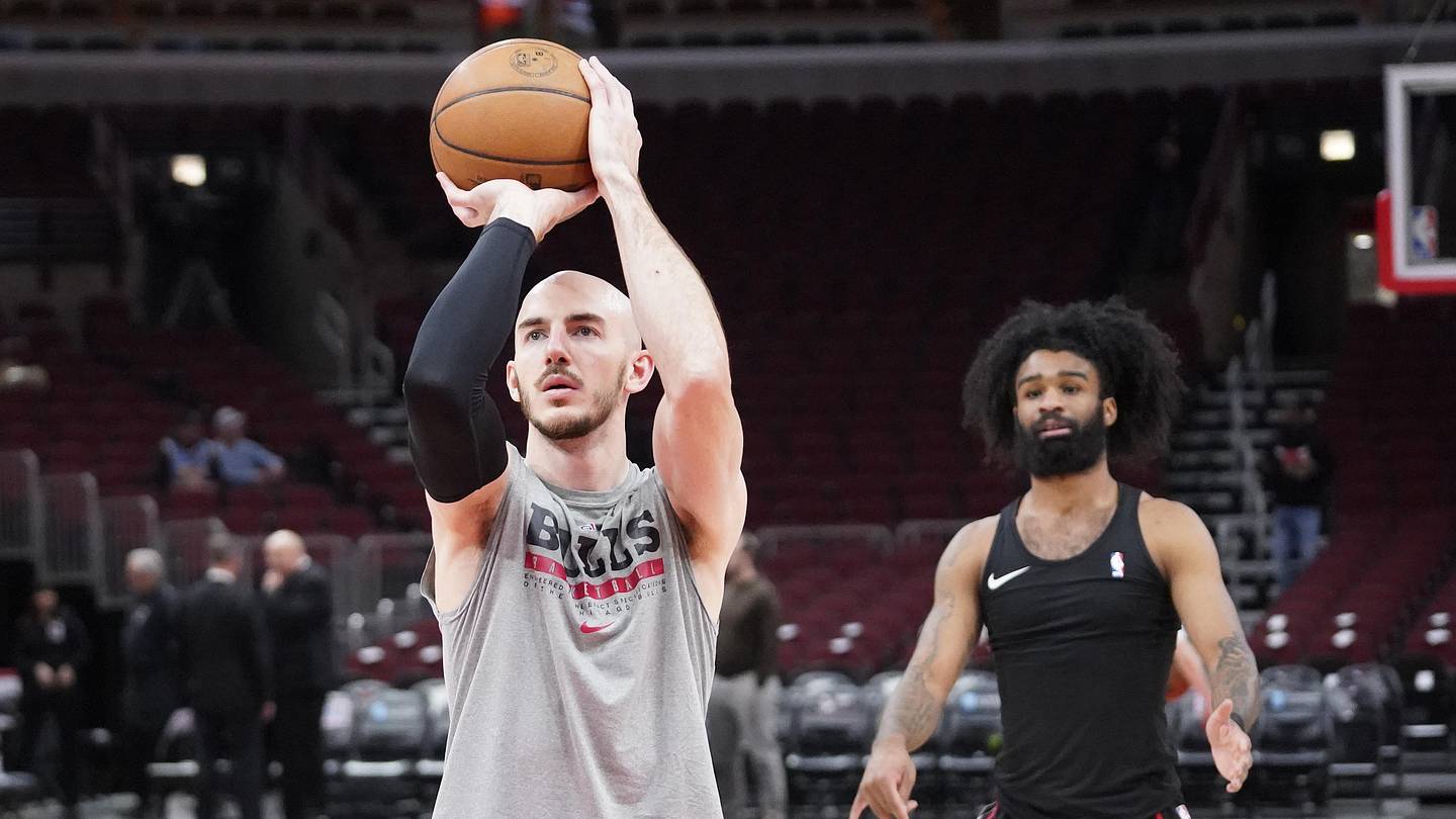 Bulls Receive Concerning Alex Caruso Injury News Ahead of Play-In Matchup vs Heat - Vimarsana News