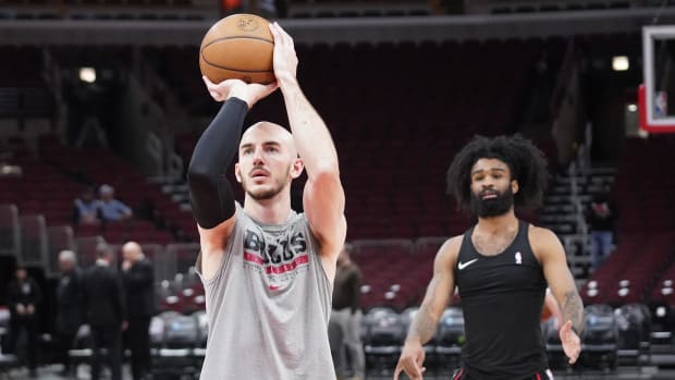 Apr 5, 2024; Chicago, Illinois, USA; Chicago Bulls guard Alex Caruso (6) warms up before the game against the New York Knicks at United Center. Mandatory Credit: David Banks-USA TODAY Sports