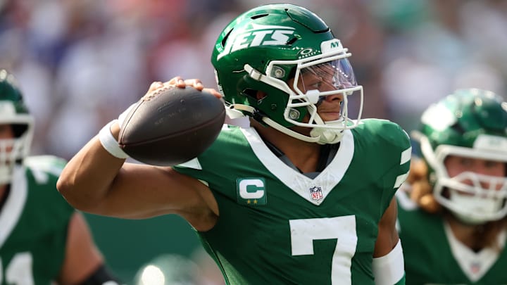 Jets quarterback Justin Fields remains in concussion protocol.