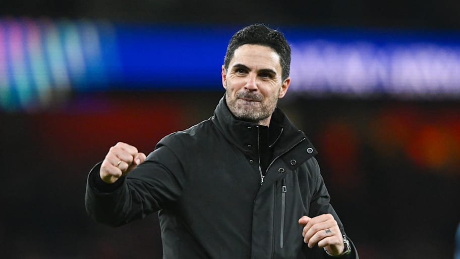 Mikel Arteta punching the air in joy.