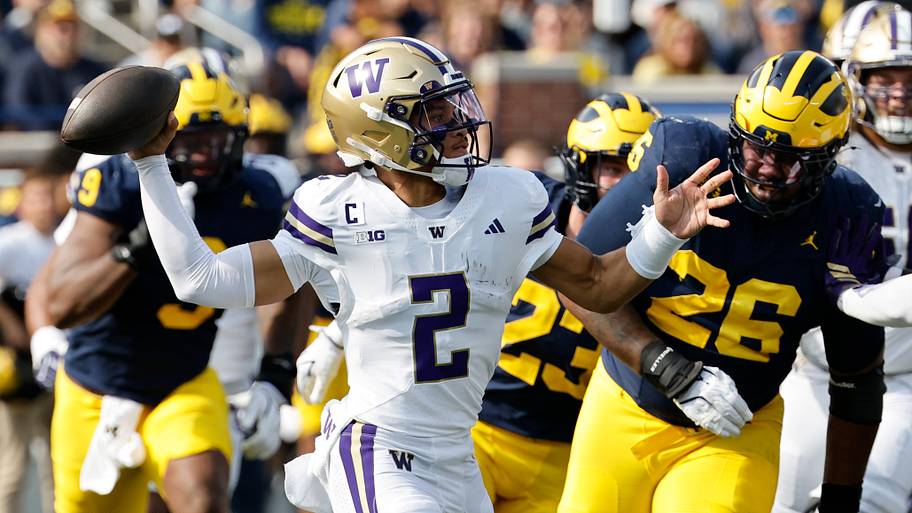 Washington quarterback Demond Williams Jr. passes against Michigan last season.