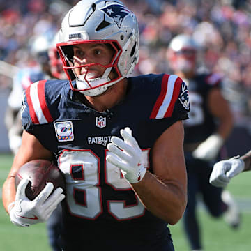 Sep 28, 2025; Foxborough, Massachusetts, USA; New England Patriots tight end Hunter Henry (85) runs with the ball for a touchdown during the second half against the Carolina Panthers at Gillette Stadium. Mandatory Credit: Bob DeChiara-Imagn Images