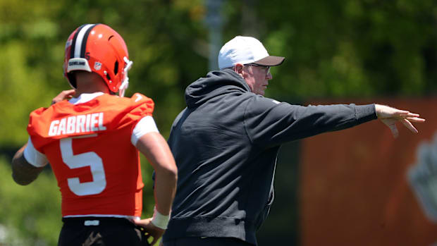Cleveland Browns Quarterbacks Coach Evaluates Shedeur Sanders, Dillon  Gabriel Battle