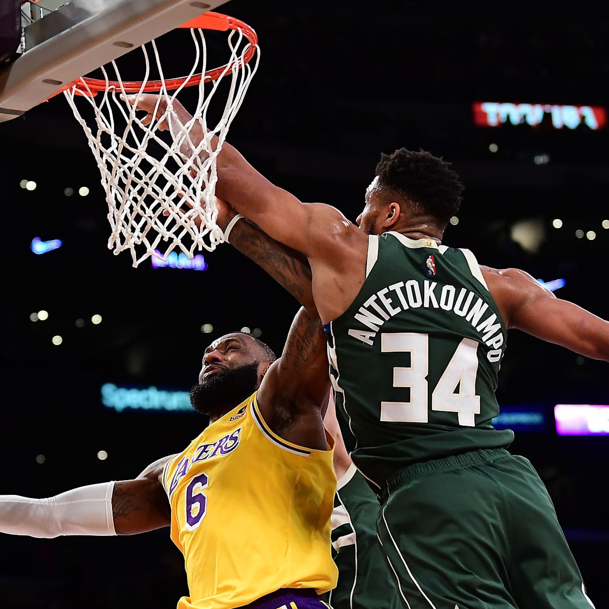 Giannis Antetokounmpo s Block On LeBron James Went Viral In Lakers Bucks Game