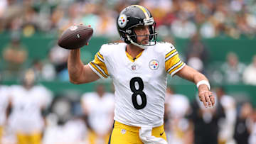 Pittsburgh Steelers quarterback Aaron Rodgers
