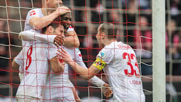 Der ehemalige Köln-Kapitän Matthias Lehmann (rechts) beim Jubel mit den Teamkollegen