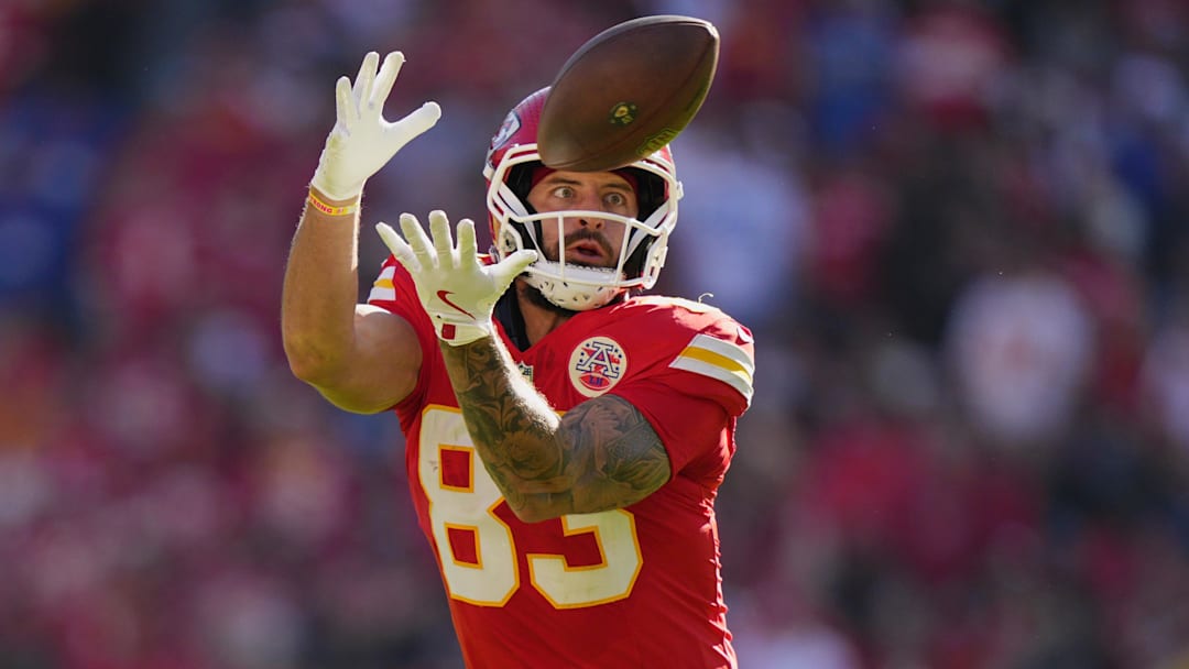 Nov 23, 2025; Kansas City, Missouri, USA; Kansas City Chiefs tight end Noah Gray (83) makes a catch against the Indianapolis Colts in the second quarter at GEHA Field at Arrowhead Stadium. Mandatory Credit: Jay Biggerstaff-Imagn Images