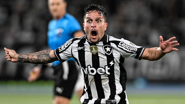 Artur retorna ao time titular do Botafogo para o clássico Artur retorna ao time titular do Botafogo para o clássico