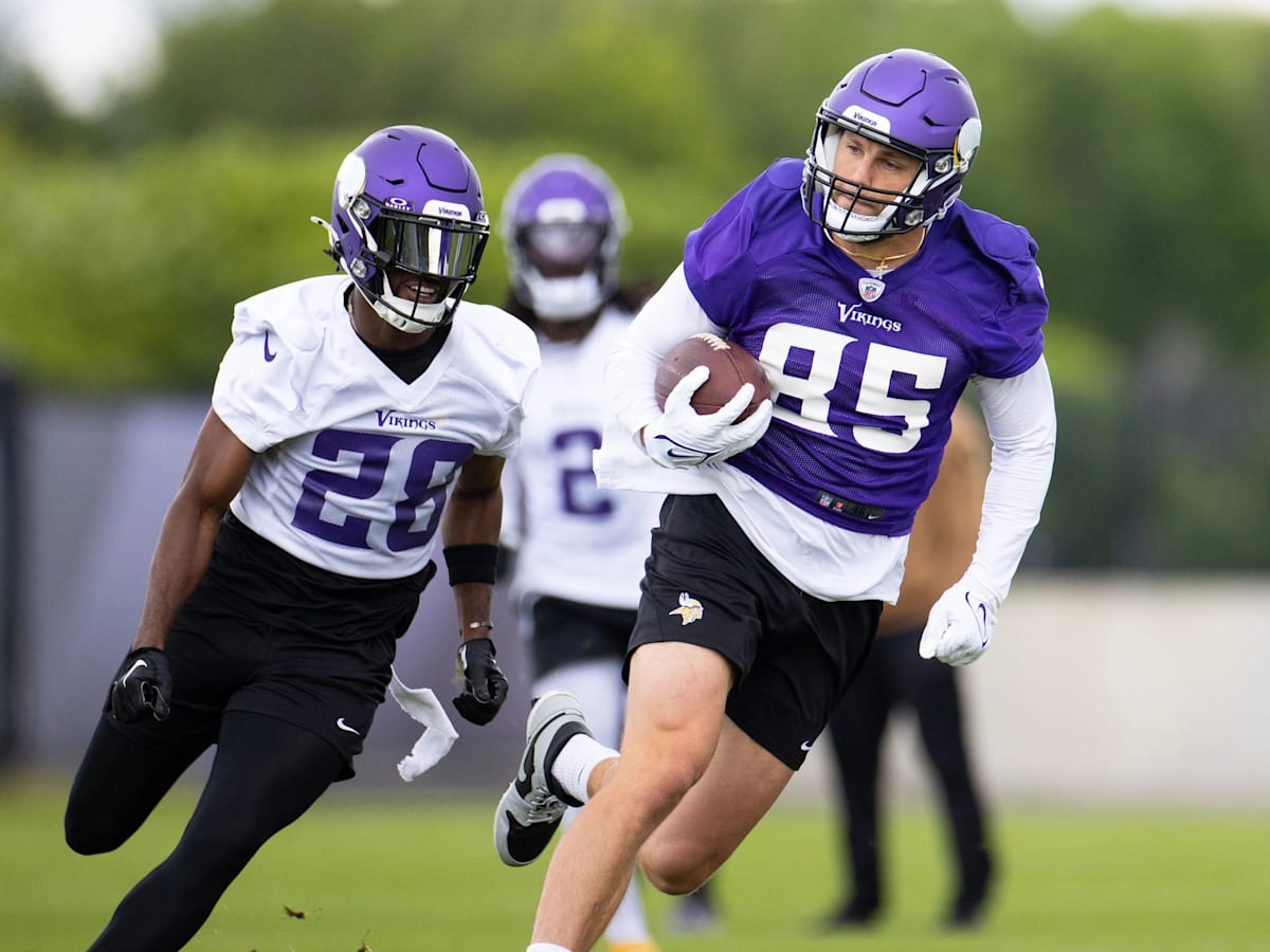 Tight end Robert Tonyan carted off with reported back spasms