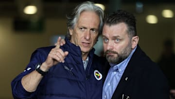 Jorge Jesus ve Selahattin Baki konuşuyor.