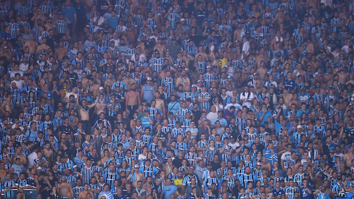 Grêmio é punido após invasão de seus torcedores na partida diante do Palmeiras, pelo Brasileirão. Grêmio é punido após invasão de seus torcedores na partida diante do Palmeiras, pelo Brasileirão.