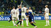Lautaro Martinez (vorne) feiert den 1:1-Ausgleich gegen die Bayern