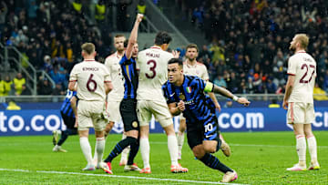 Lautaro Martinez (vorne) feiert den 1:1-Ausgleich gegen die Bayern