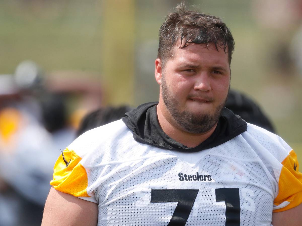 Veteran Offensive Lineman Retires Just Days Into First Training Camp With  Commanders