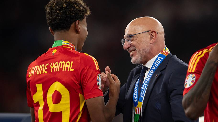 Lamine Yamal (left) and Luis de la Fuente.