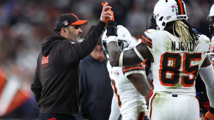 Dec 28, 2023; Cleveland, Ohio, USA; Cleveland Browns head coach Kevin Stefanski (left) celebrates with tight end David Njoku (85) during the first half against the New York Jets at Cleveland Browns Stadium. Mandatory Credit: Scott Galvin-USA TODAY Sports