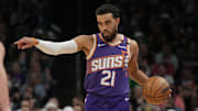 Mar 26, 2025; Phoenix, Arizona, USA; Phoenix Suns guard Tyus Jones (21) calls out a play against the Boston Celtics during the first half at Footprint Center. Mandatory Credit: Rick Scuteri-Imagn Images