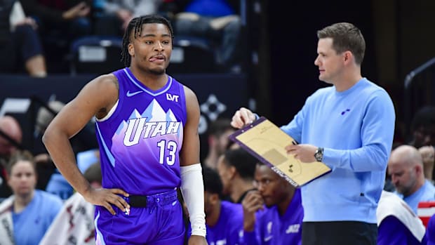 November 27, 2024; Salt Lake City, Utah, United States; Utah jazz guard isaiah necklace (13) speaks with head coach Will Hardy during a Timeou