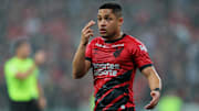 Vitor Roque, claro, é o principal nome em campo