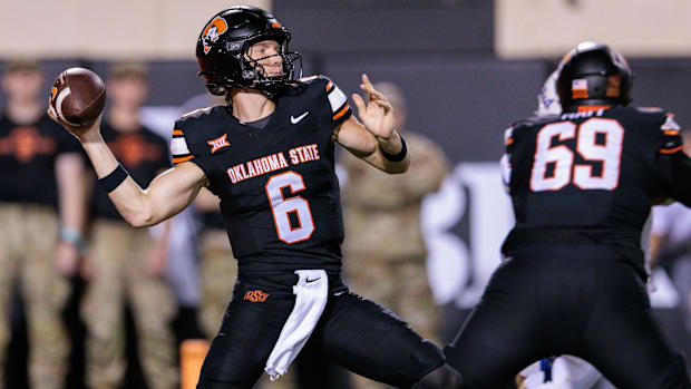 Oklahoma State Cowboys quarterback Zane Flores (6) looks to pass during the second half against the Tulsa Golden Hurricane