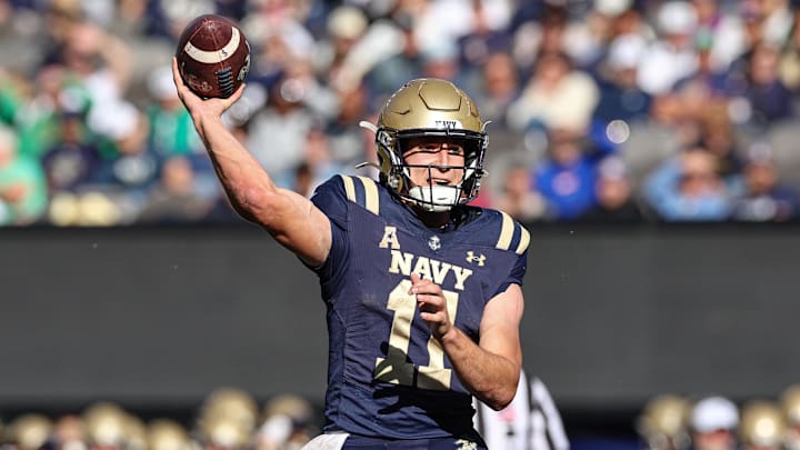 Oct 26, 2024; East Rutherford, New Jersey, USA; Navy Midshipmen quarterback Blake Horvath (11) passes the ball during the second half against the Notre Dame Fighting Irish at MetLife Stadium. Mandatory Credit: Vincent Carchietta-Imagn Images Oct 26, 2024; East Rutherford, New Jersey, USA; Navy Midshipmen quarterback Blake Horvath (11) passes the ball during the second half against the Notre Dame Fighting Irish at MetLife Stadium. Mandatory Credit: Vincent Carchietta-Imagn Images