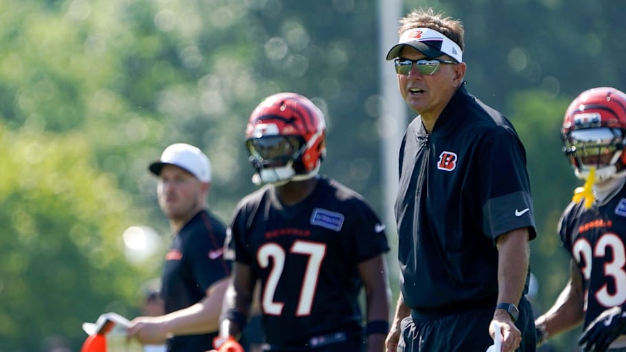 Cincinnati Bengals defensive coordinator Al Golden coaches players during training camp, Wednesday, July 23, 2025, at the Kettering Health Bengals Practice Fields in Downtown Cincinnati. | Frank Bowen IV/The Enquirer / USA TODAY NETWORK via Imagn Images