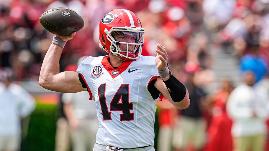 Georgia Bulldogs quarterback Gunner Stockton passes the ball during the Georgia Spring football game.