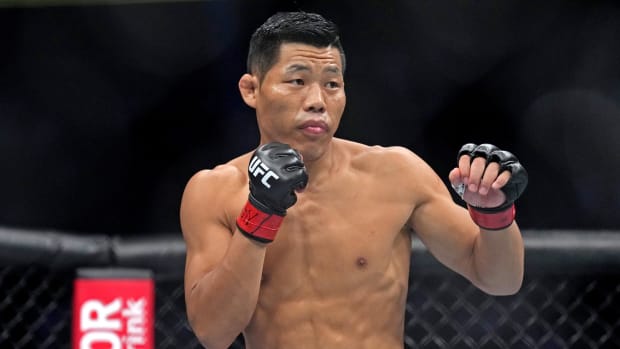 Li Jingliang (red gloves) fights Daniel Rodriguez (blue gloves) during UFC 279 at T-Mobile Arena.