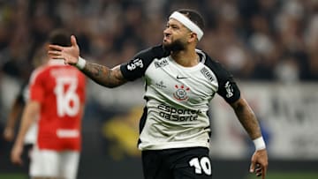 Memphis Depay é um dos desfalques do Corinthians para enfrentar o Racing