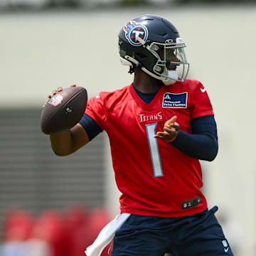 Tennessee Titans quarterback Cam Ward throws a pass during minicamp at Nissan Stadium. Mandatory Credit: Steve Roberts-Imagn Images