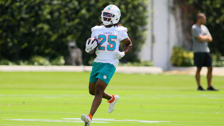 Miami Dolphins running back Jaylen Wright runs with the football during mandatory minicamp at Baptist Health Training Complex. 