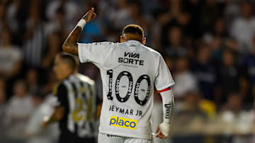 Neymar se lesionou ainda no primeiro tempo