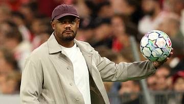 Bayern-Trainer Vincent Kompany mit dem ikonischen Champions-League-Ball Bayern-Trainer Vincent Kompany mit dem ikonischen Champions-League-Ball