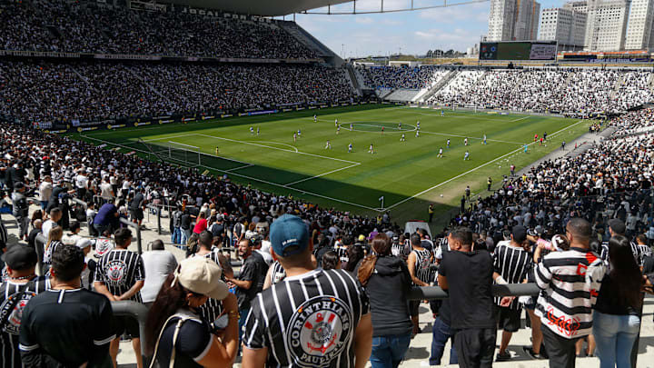Consultoria confirma dívida bilionária do Corinthians e aponta soluções Consultoria confirma dívida bilionária do Corinthians e aponta soluções
