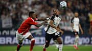 Internacional e Corinthians se enfrentam no gramado do Beira-Rio 