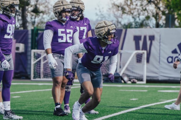 Russell Davis II (99) and Isaiah Ward (91) played at Arizona and came to the UW together. 