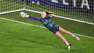 Nov 23, 2024; Kansas City, Missouri, USA;   Orlando Pride goalkeeper McKinley Crone warms up before playing against the Washington Spirit in the 2024 NWSL Championship match at CPKC Stadium. Mandatory Credit: Amy Kontras-Imagn Images