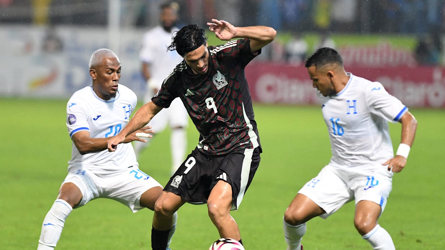 デイビ・フローレス、ホンジュラス代表としてCONCACAF準々決勝でメキシコに勝利