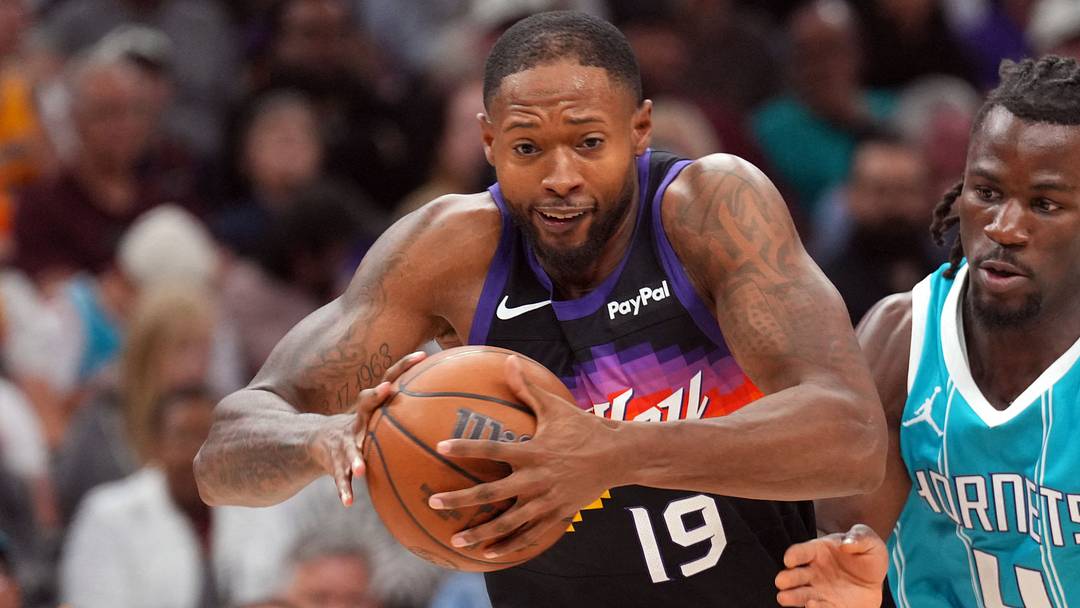 Mar 8, 2026; Phoenix, Arizona, USA; Phoenix Suns forward Haywood Highsmith (19) drives by Charlotte Hornets guard Sion James (4) during the second half at Mortgage Matchup Center. Mandatory Credit: Joe Camporeale-Imagn Images