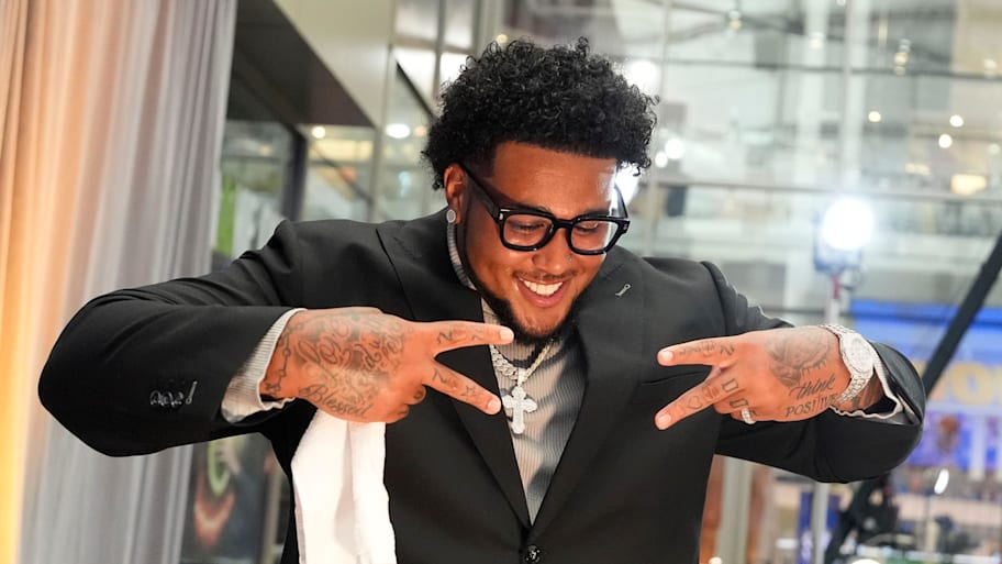 Iowa native Kadyn Proctor is one of Alabama's top football players, but doesn't think he deserves to be in the discussion as greatest Iowa athlete after Caitlin Clark's career. | Gary Cosby Jr. / USA TODAY NETWORK via Imagn Images