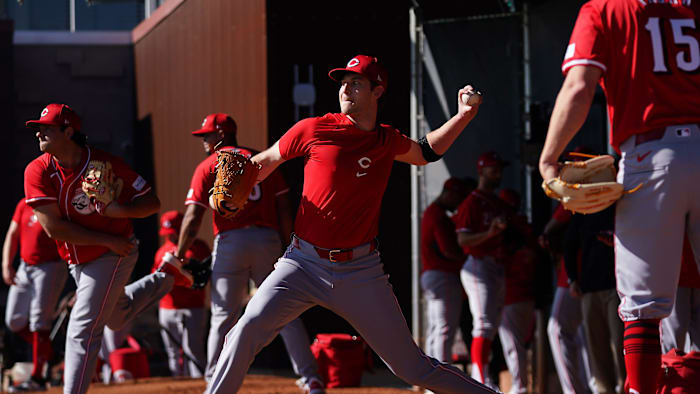 Cincinnati Reds starting pitcher Nick Lodolo (40) delivers a pitch in the bullpen during spring