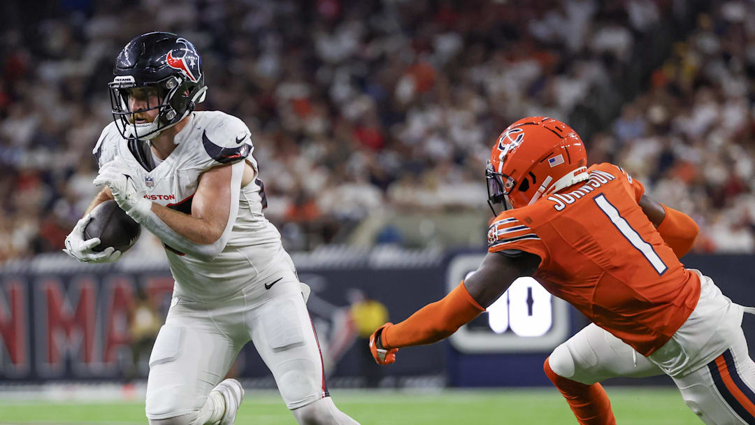 Sep 15, 2024; Houston, Texas, USA; Houston Texans tight end Dalton Schultz (86) runs after the catch against Chicago Bears cornerback Jaylon Johnson (1) in the second half at NRG Stadium. Mandatory Credit: Thomas Shea-Imagn Images