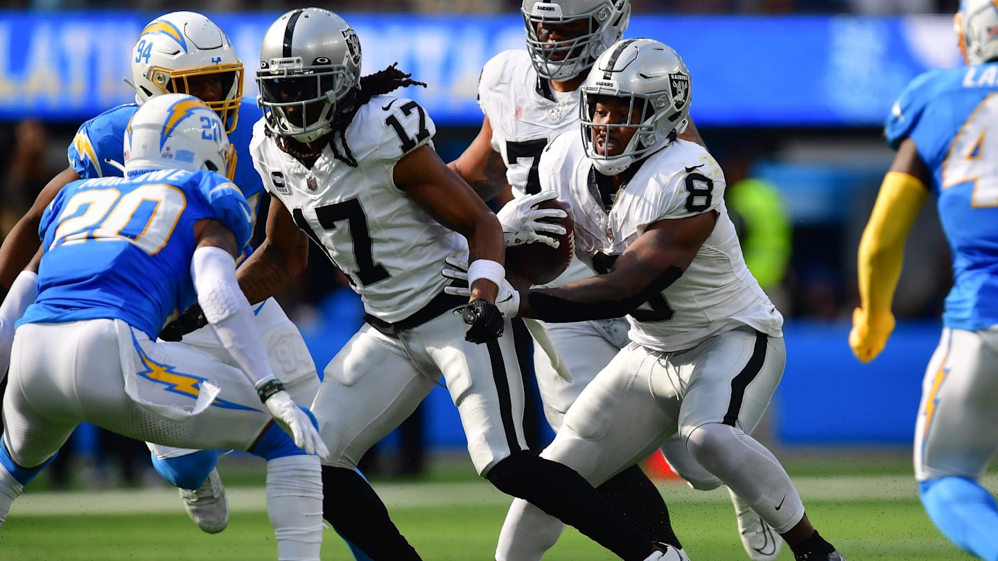 Former Raiders Oddly Continue Talking About the Silver and Black