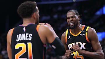 Phoenix Suns v Los Angeles Clippers