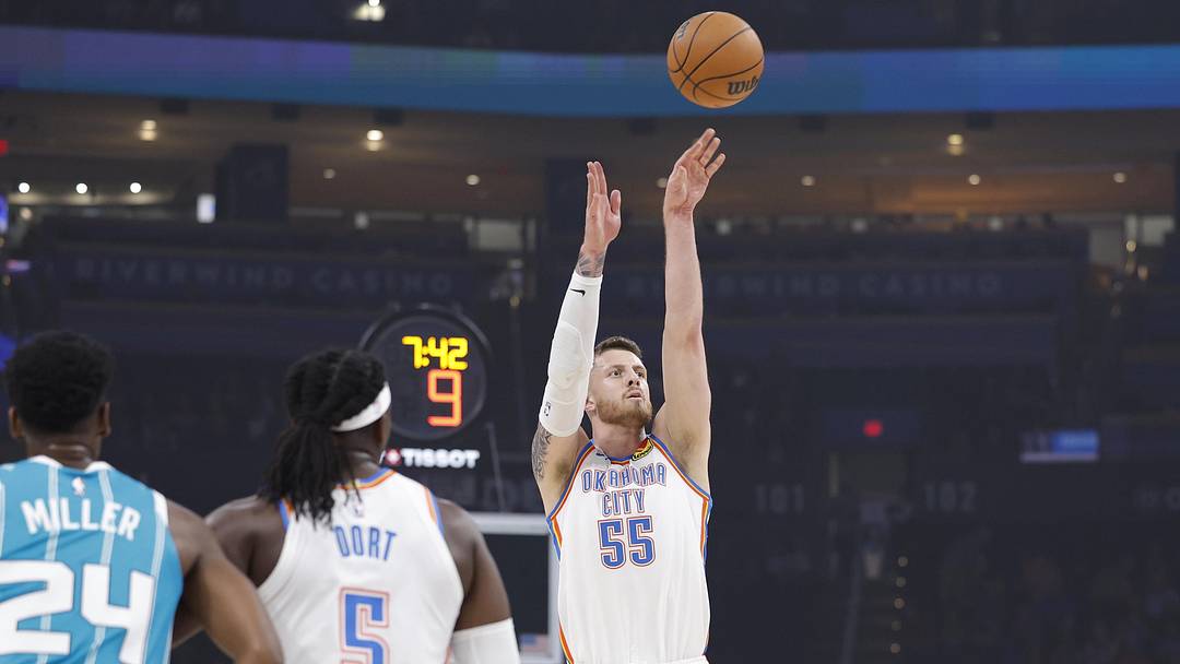 Oct 9, 2025; Oklahoma City, Oklahoma, USA; Oklahoma City Thunder center/forward Isaiah Hartenstein (55) shoots a three point basket against the Charlotte Hornets during the 1st quarter of a game between the Charlotte Hornets and the Oklahoma City Thunder at Paycom Center. Mandatory Credit: Alonzo Adams-Imagn Images Oct 9, 2025; Oklahoma City, Oklahoma, USA; Oklahoma City Thunder center/forward Isaiah Hartenstein (55) shoots a three point basket against the Charlotte Hornets during the 1st quarter of a game between the Charlotte Hornets and the Oklahoma City Thunder at Paycom Center. Mandatory Credit: Alonzo Adams-Imagn Images