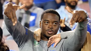 A Kentucky fan throws the Ls down. 
Nov. 24, 2018 

Cardscats 29