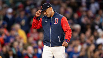 Boston podría despedir a Alex Cora y buscar un sustituto