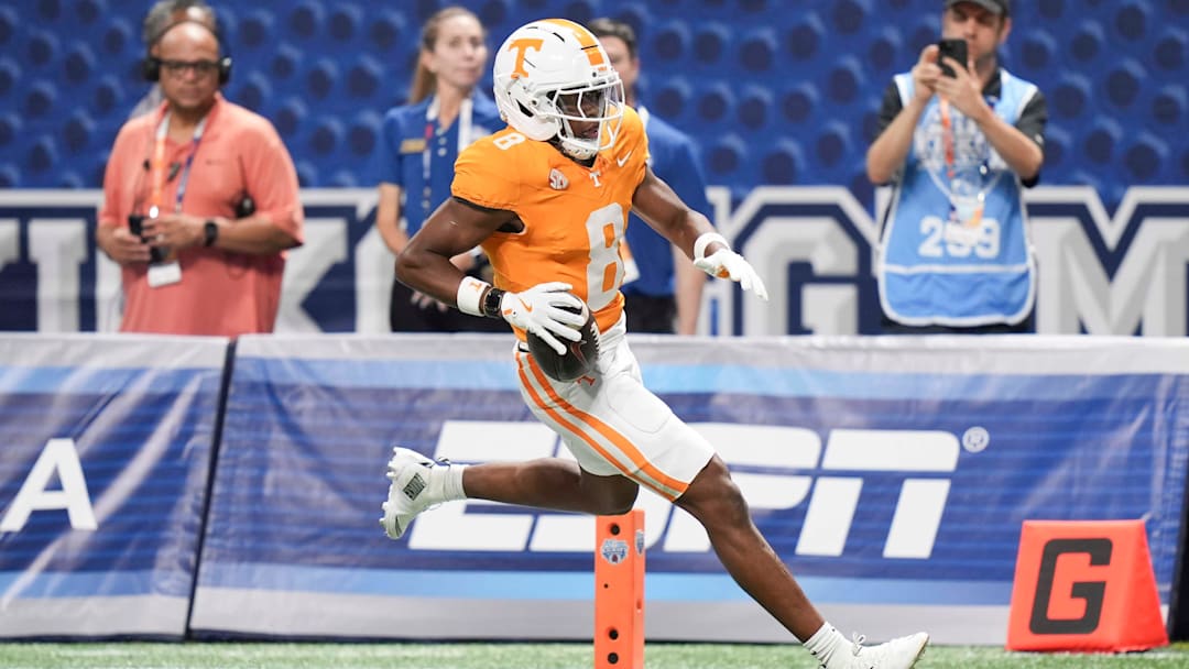 Tennessee defensive back Colton Hood (8) recovers a fumble and runs it into the end zone for a touchdown during the Aflac Kickoff Game between the Volunteers and Syracuse held at Mercedes-Benz Stadium in Atlanta, Ga., on August 30, 2025. Tennessee defensive back Colton Hood (8) recovers a fumble and runs it into the end zone for a touchdown during the Aflac Kickoff Game between the Volunteers and Syracuse held at Mercedes-Benz Stadium in Atlanta, Ga., on August 30, 2025.