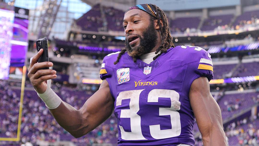 Find out how Aaron Jones Sr. and the running back room, as well as how the rest of the Vikings' positions, graded out in Week 4. Find out how Aaron Jones Sr. and the running back room, as well as how the rest of the Vikings' positions, graded out in Week 4.